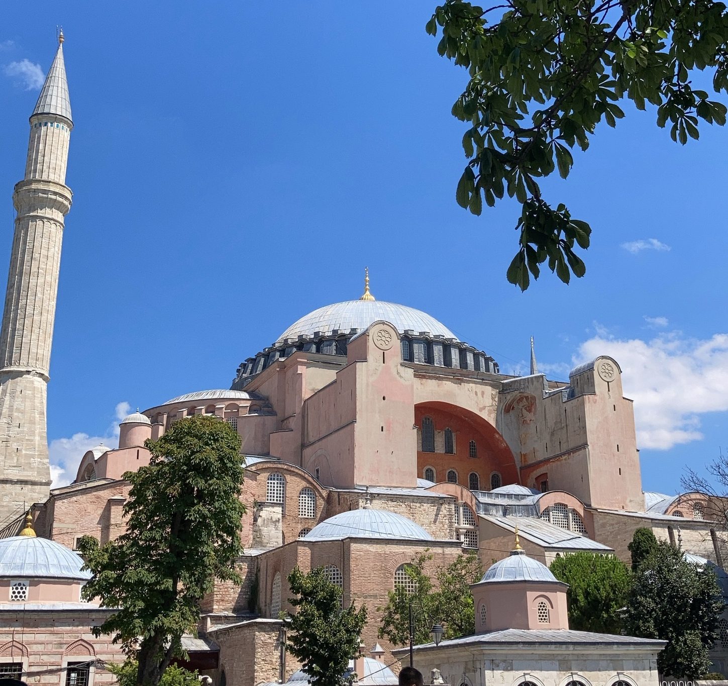 Ayasofya, fetihten sonra camiye çevrildi